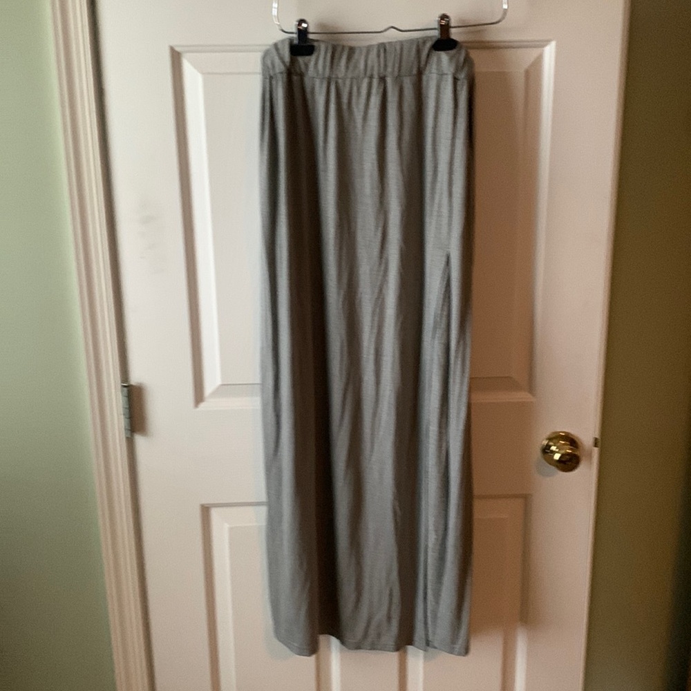 Long skirt with large side slit